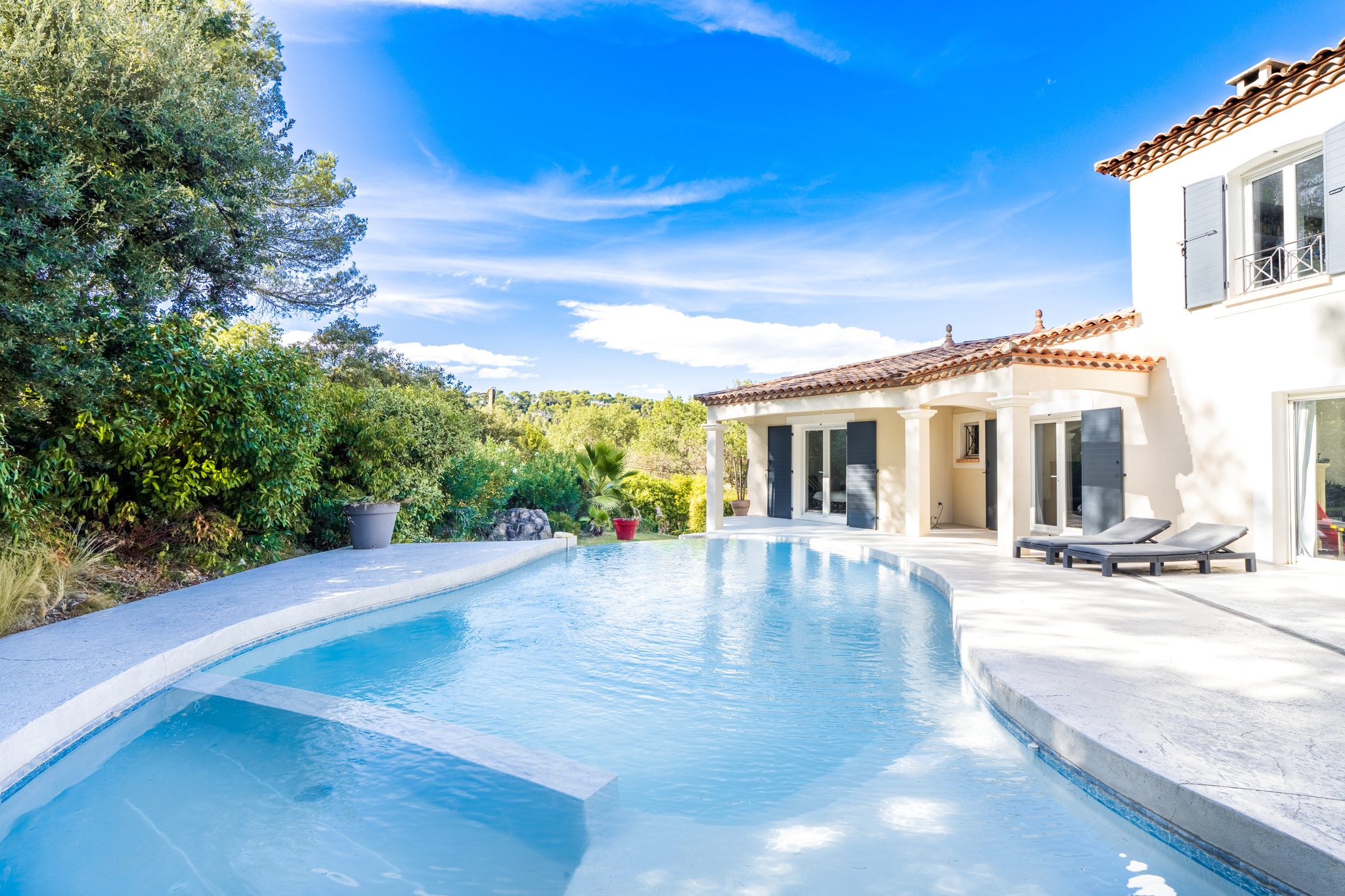 Montferrier-sur-Lez   Maison familiale avec piscine à débordement, au calme et sans vis-à-vis